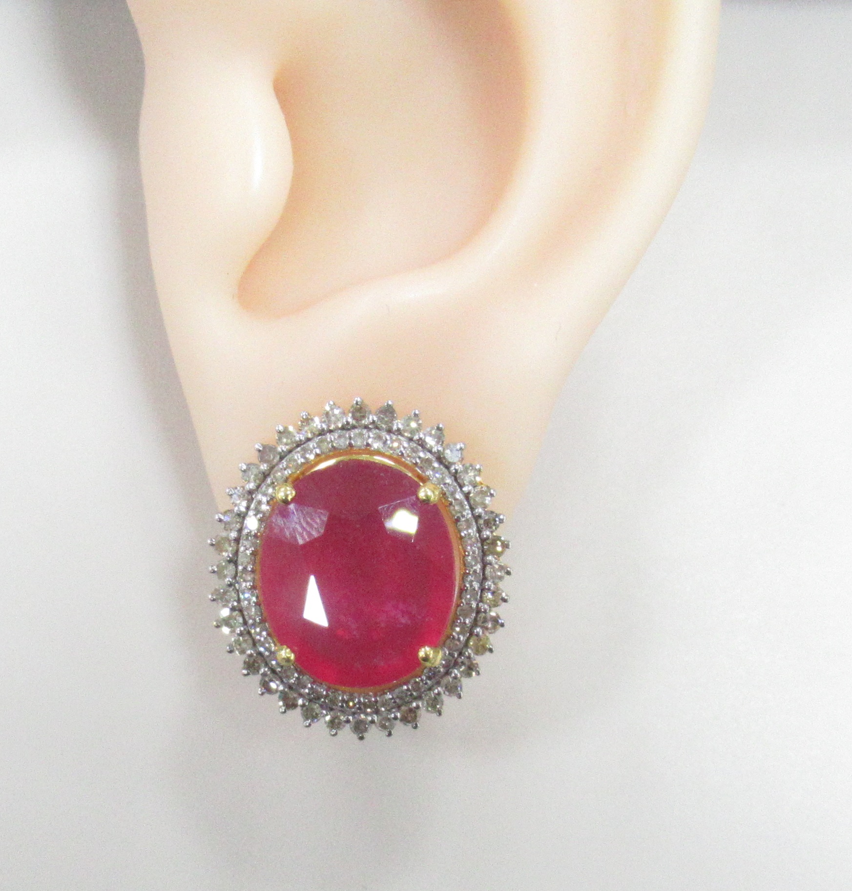 Серебряные серьги 925 пробы; вставки 2 Рубин F/2 19,5ct; 158 Бр.Кр-17 0,85ct 3/3;